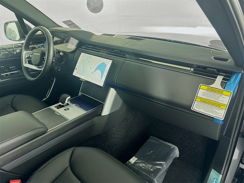 2025 Land Rover Range Rover SE photo 24