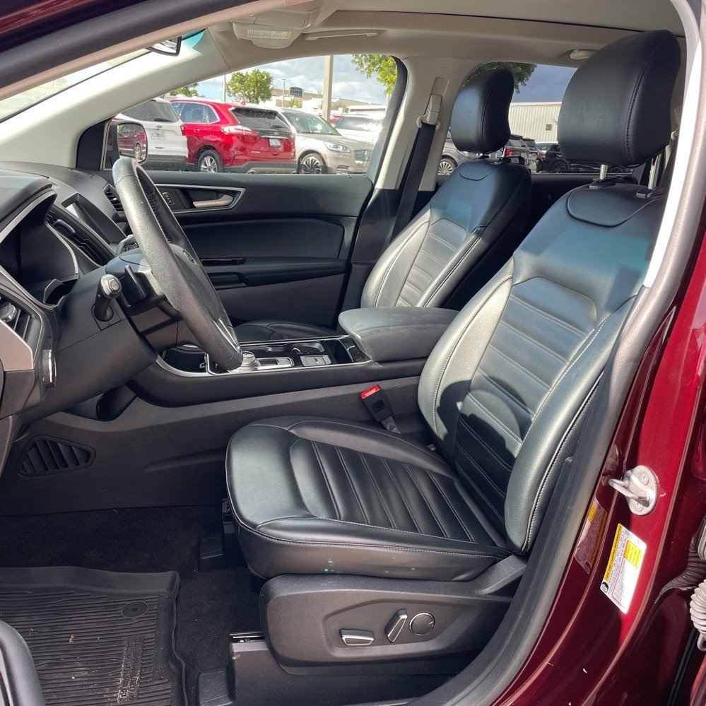 2019 Ford Edge SEL photo 3