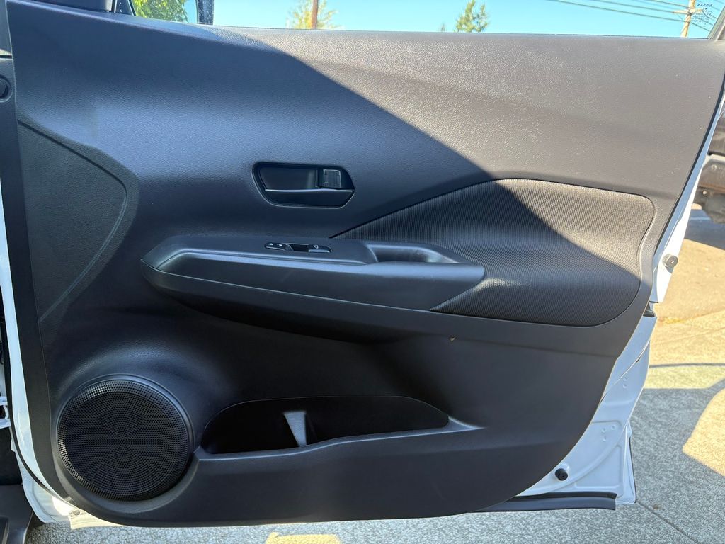 2024 Nissan Kicks S photo 25