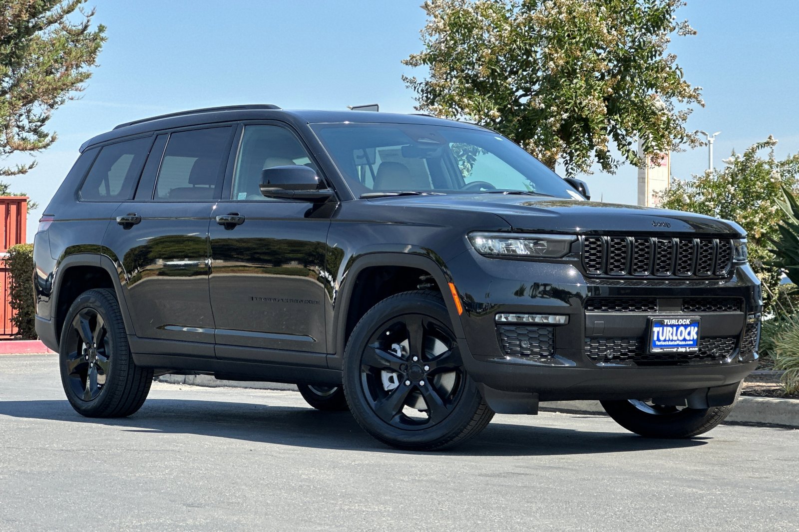 2025 Jeep Grand Cherokee Limited photo 2