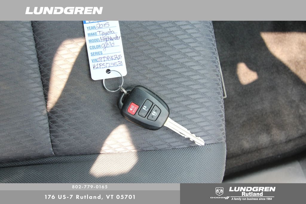 2015 Toyota Highlander LE Plus photo 22