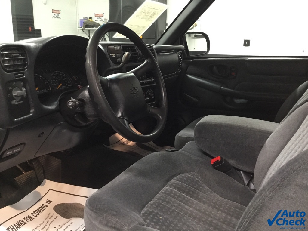 2000 Chevrolet S-10 Pickup photo 24