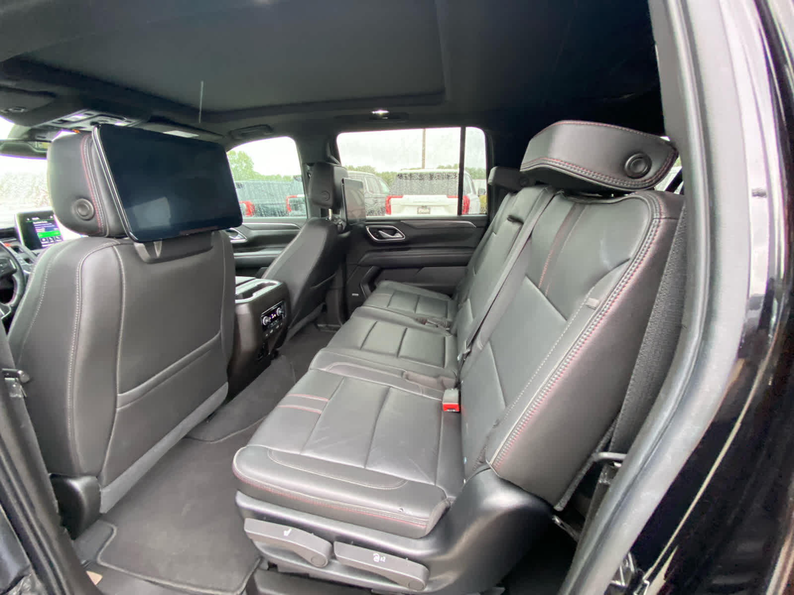 2021 Chevrolet Suburban RST photo 25