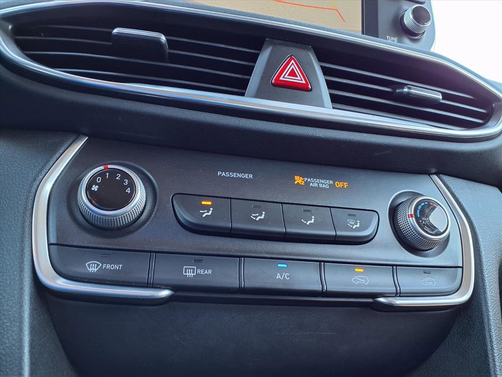 2019 Hyundai Santa Fe SE photo 3