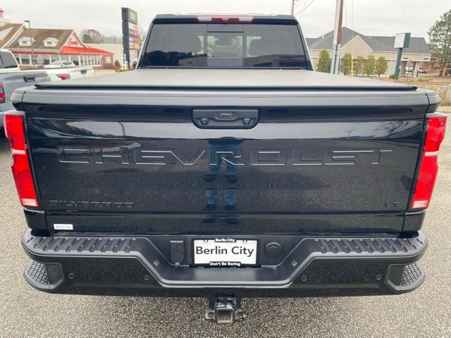 2025 Chevrolet Silverado 2500HD LT photo 4