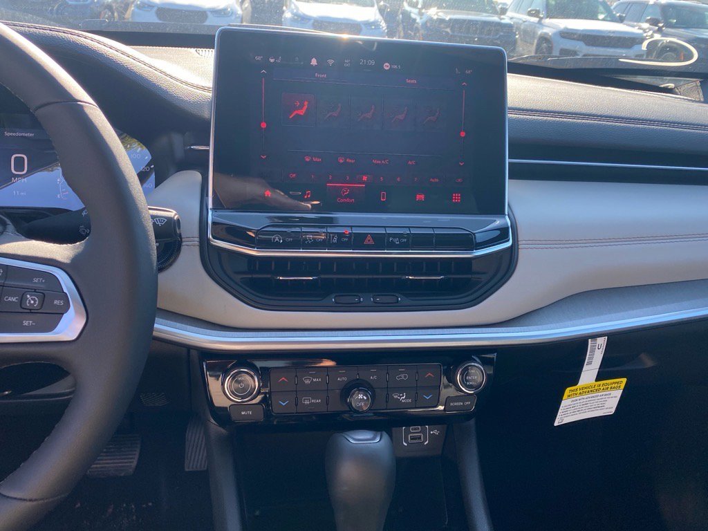 2025 Jeep Compass Limited photo 7