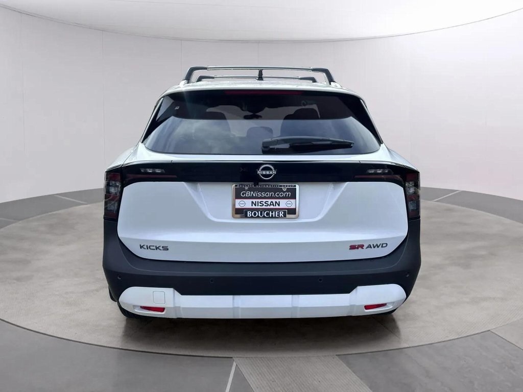 2026 Nissan Kicks SR photo 3