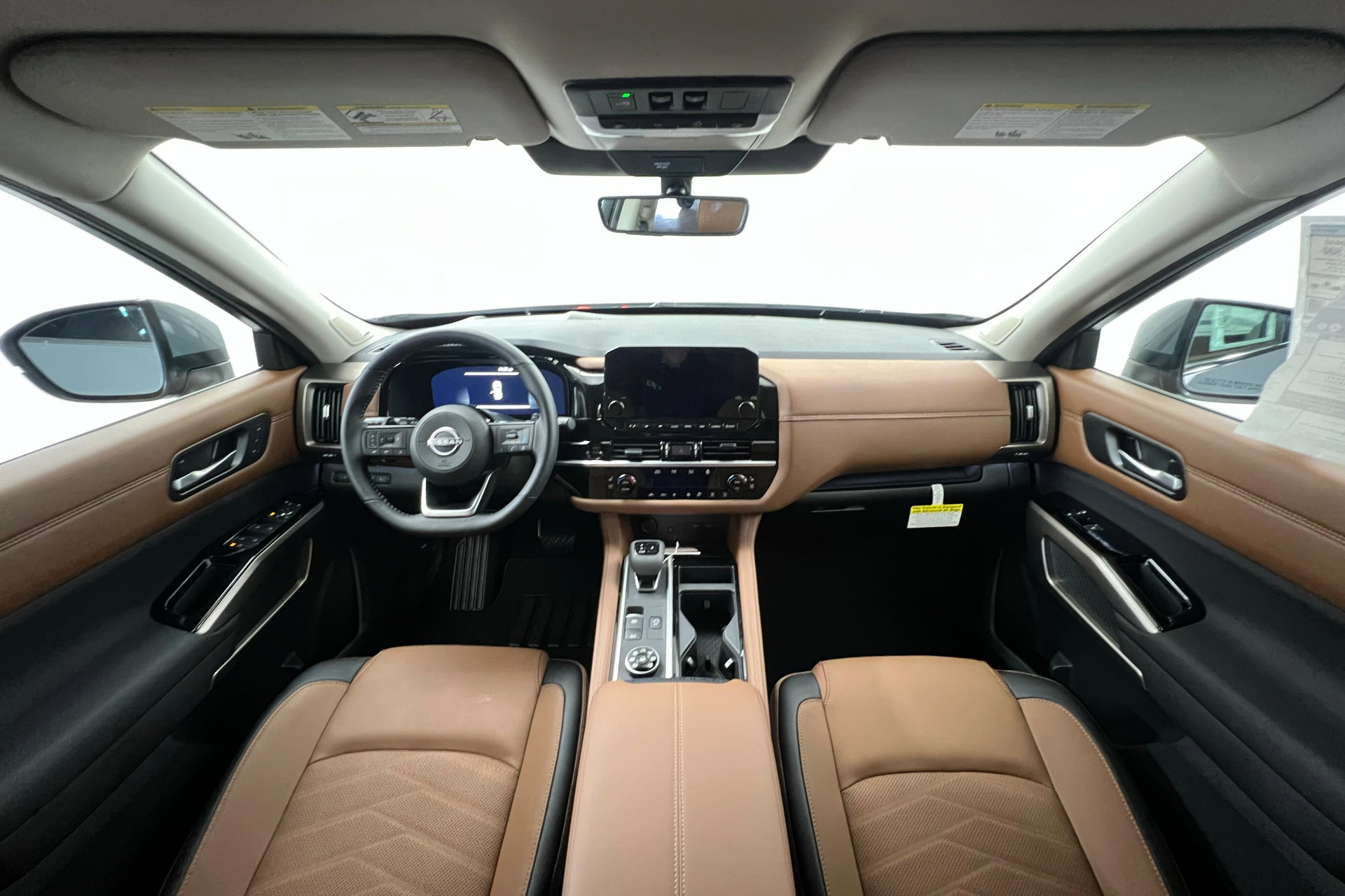 2025 Nissan Pathfinder Platinum photo 9