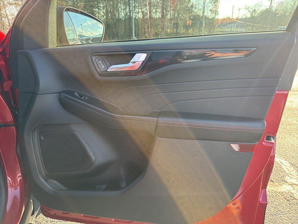 2025 Ford Escape ST-Line photo 17