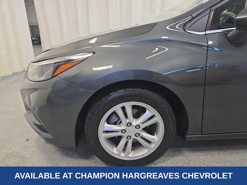 2017 Chevrolet Cruze LT photo 32
