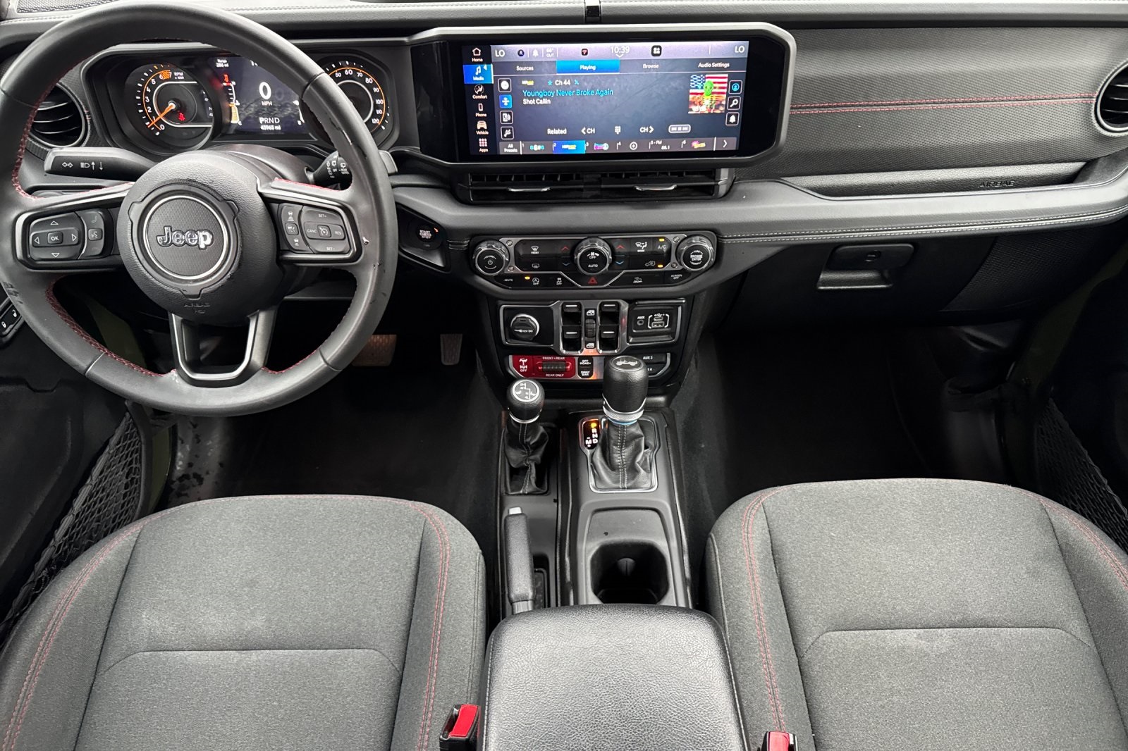 2024 Jeep Wrangler Rubicon photo 3