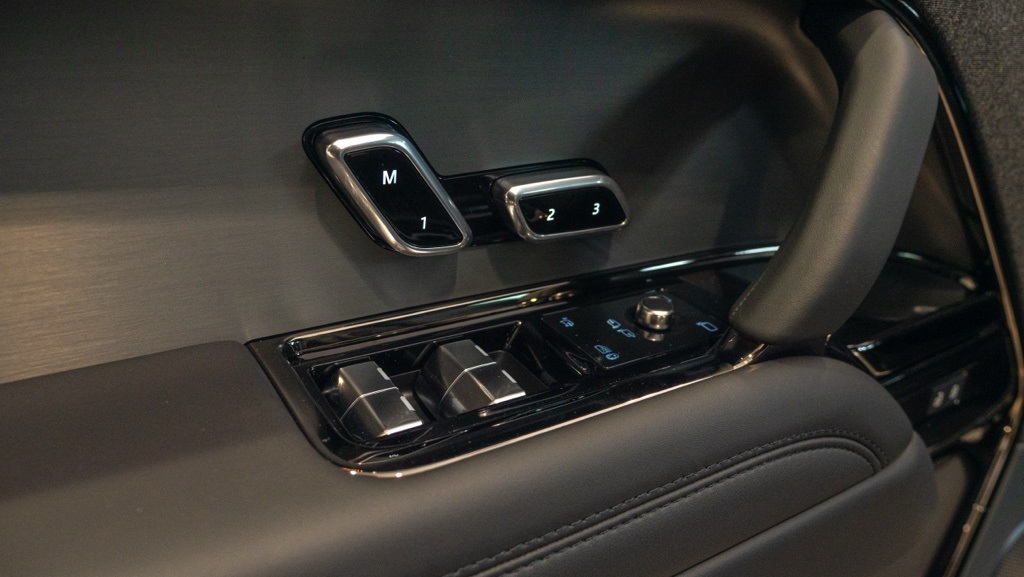2025 Land Rover Range Rover Sport SE photo 8