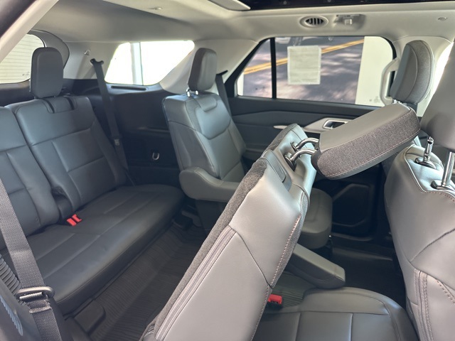 2025 Ford Explorer photo 36