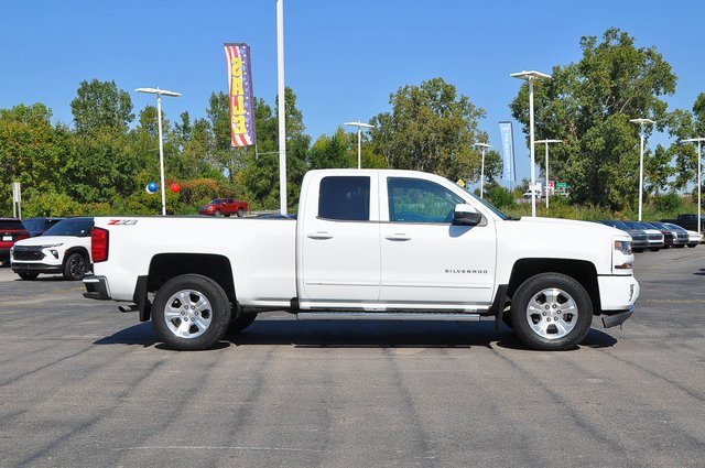2019 Chevrolet Silverado LT photo 2