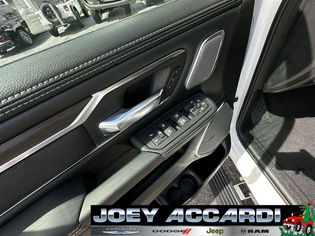 2025 Ram 1500 Laramie photo 13