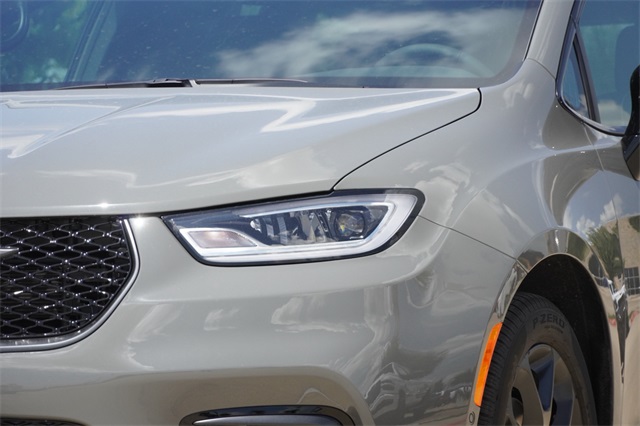 2025 Chrysler Pacifica Limited photo 4