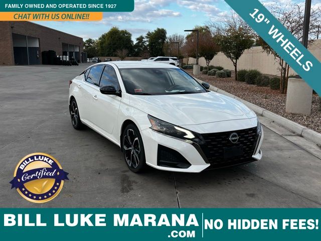 2023 Nissan Altima SR's photo