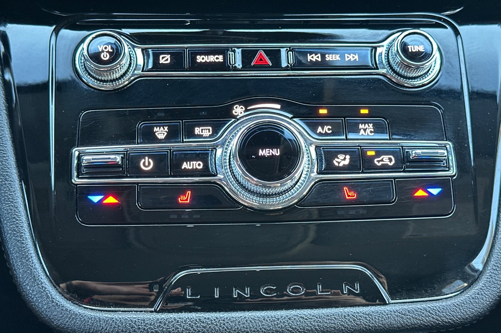 2021 Lincoln Corsair Standard photo 19