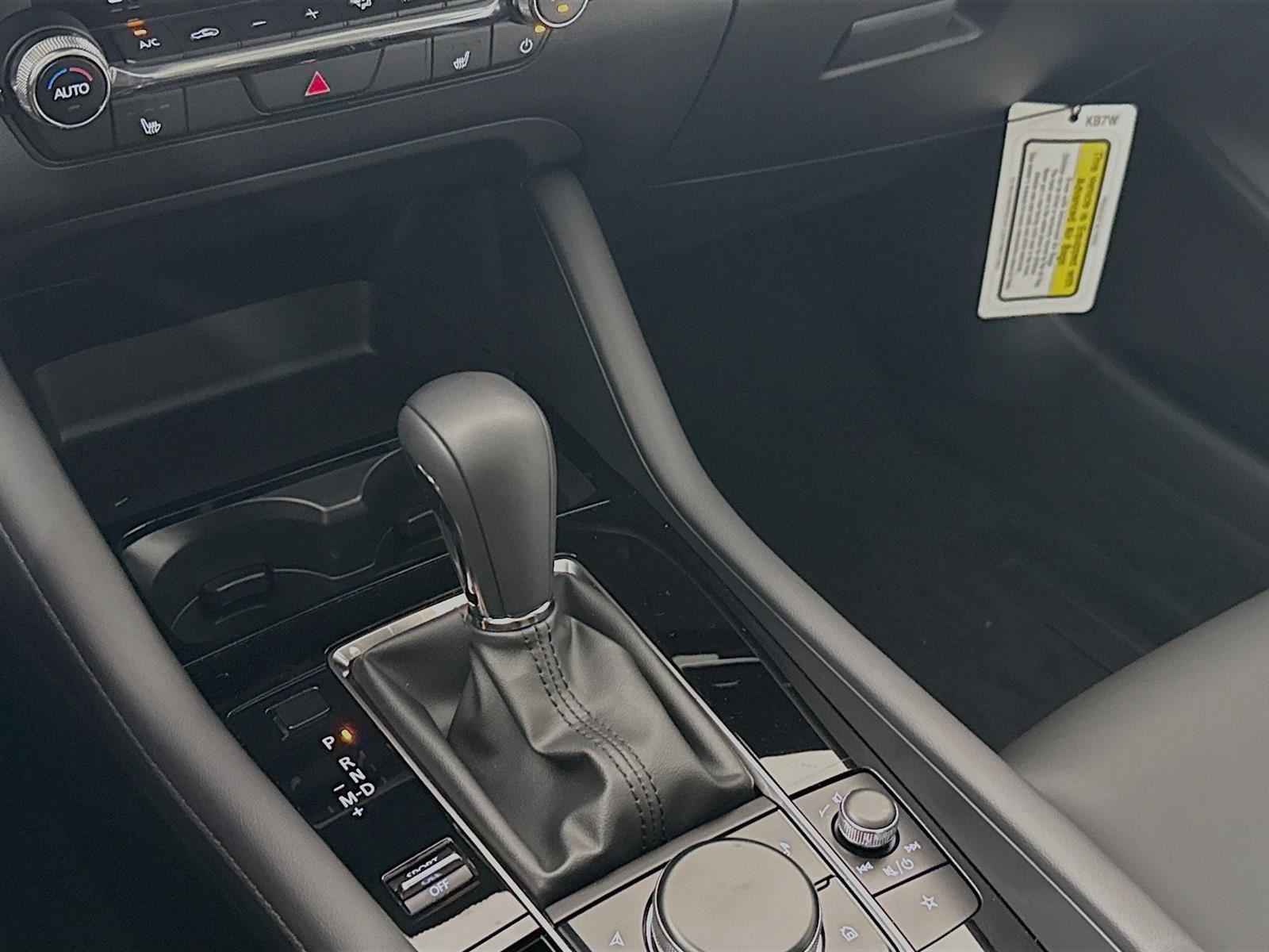 2025 Mazda Mazda3 2.5 s Preferred photo 24