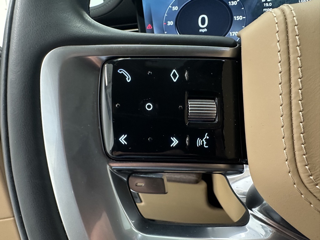 2023 Land Rover Range Rover SE photo 24