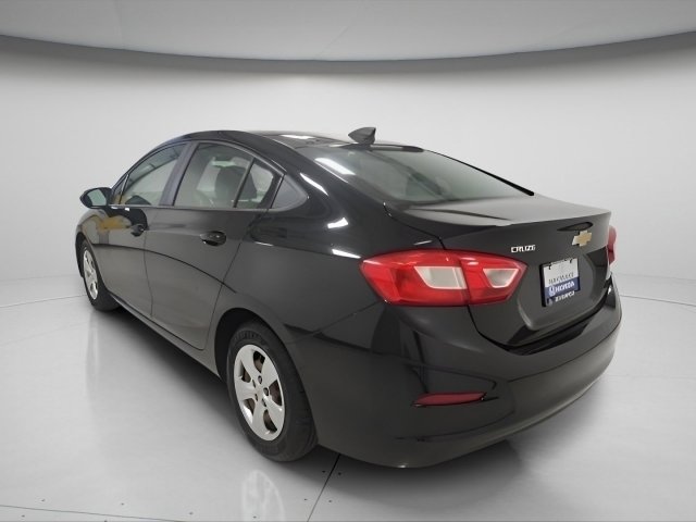 2016 Chevrolet Cruze LS photo 2