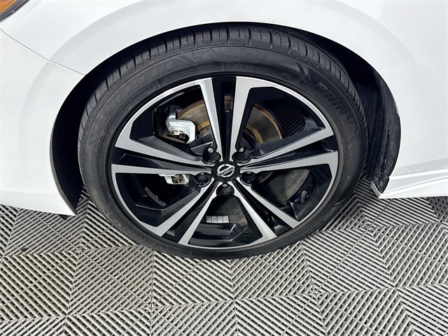 2022 Nissan Sentra SR photo 3