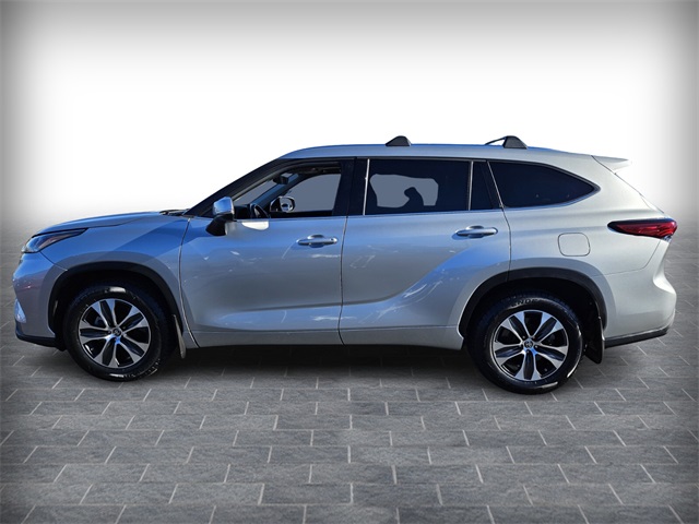 2021 Toyota Highlander XLE photo 4