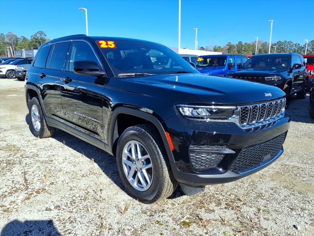 2025 Jeep Grand Cherokee Laredo's photo
