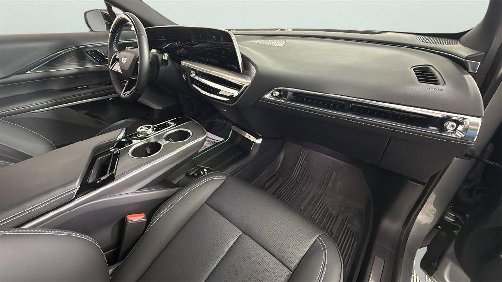 2024 Cadillac Lyriq Luxury photo 31