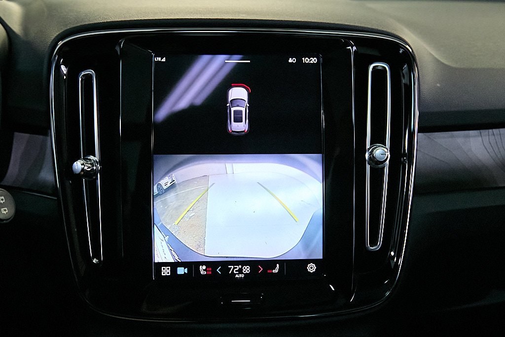 2023 VOLVO XC40 - Image 30