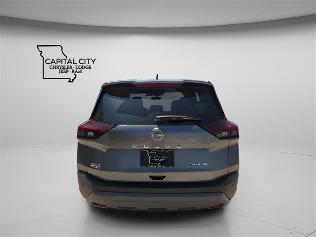 2022 Nissan Rogue SV photo 5