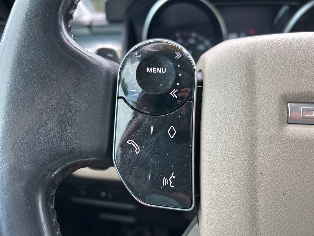 2020 Land Rover Discovery Landmark photo 20