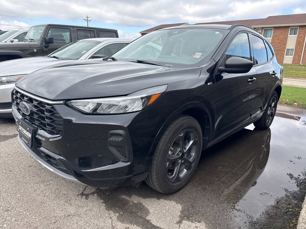 2024 Ford Escape ST-Line photo 2