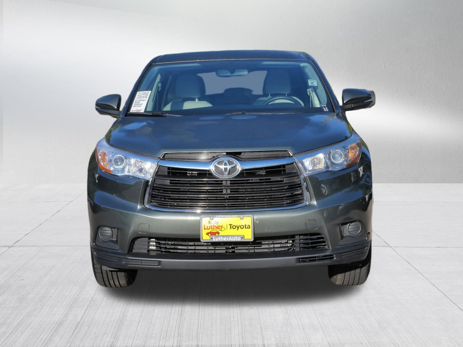 2015 Toyota Highlander LE photo 2