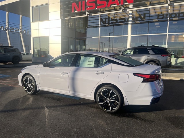 2025 Nissan Altima SR photo 2