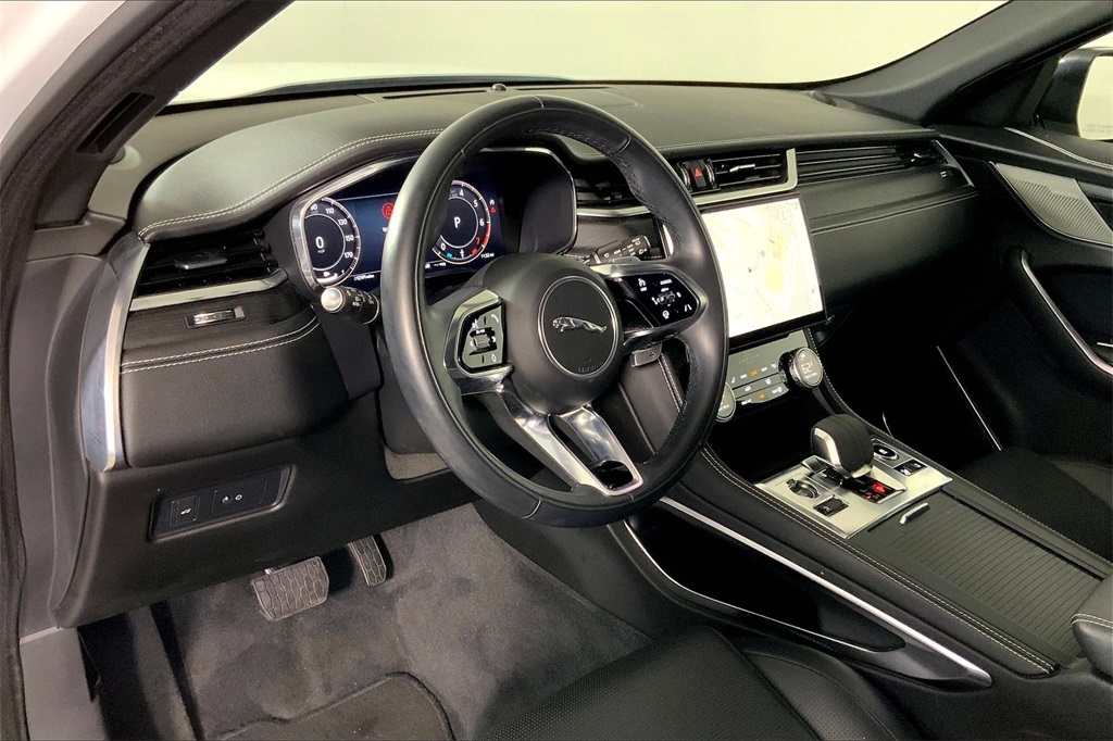 2024 Jaguar F-PACE P250 R-Dynamic S photo 13