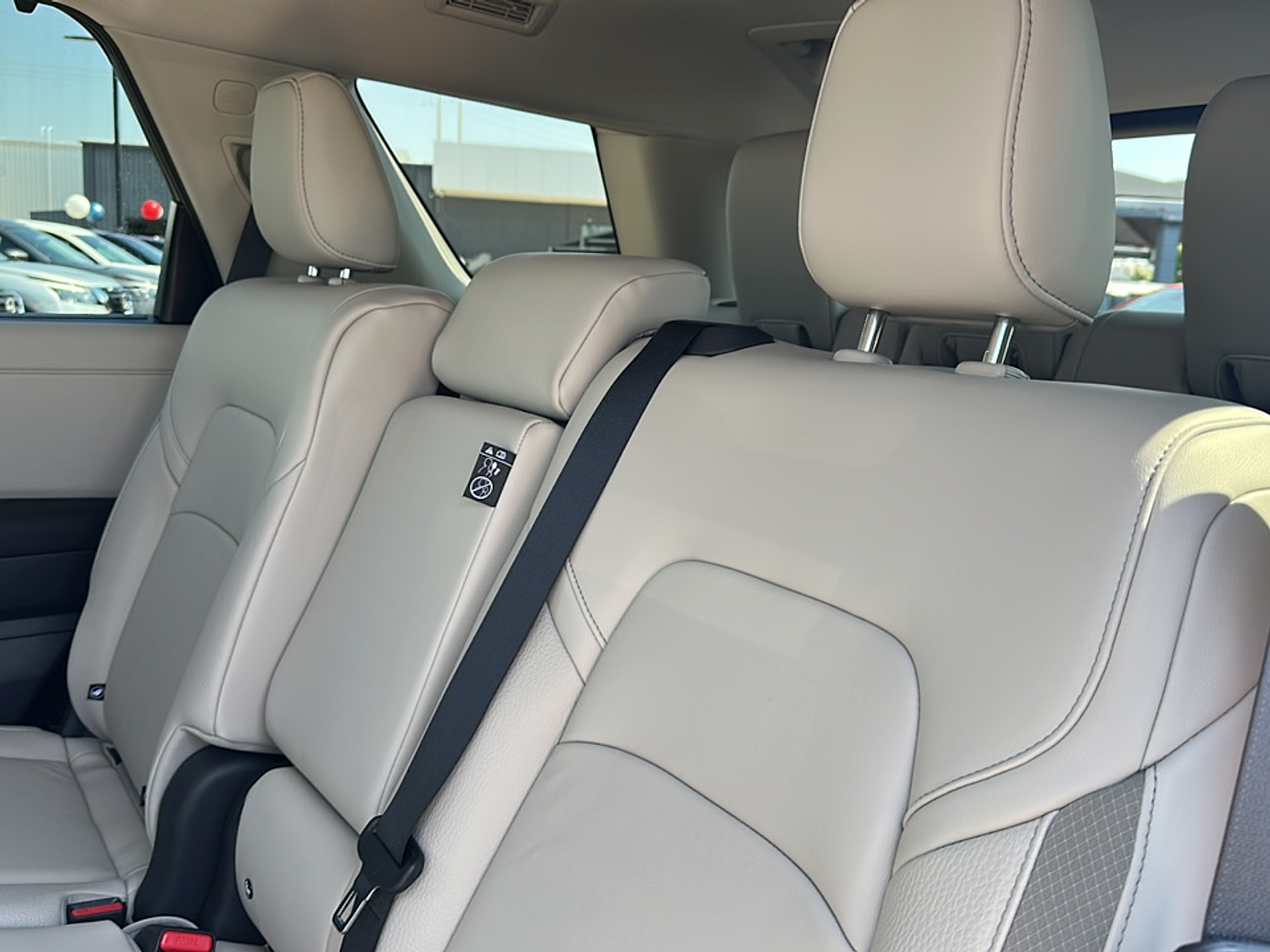 2025 Nissan Pathfinder SL photo 7