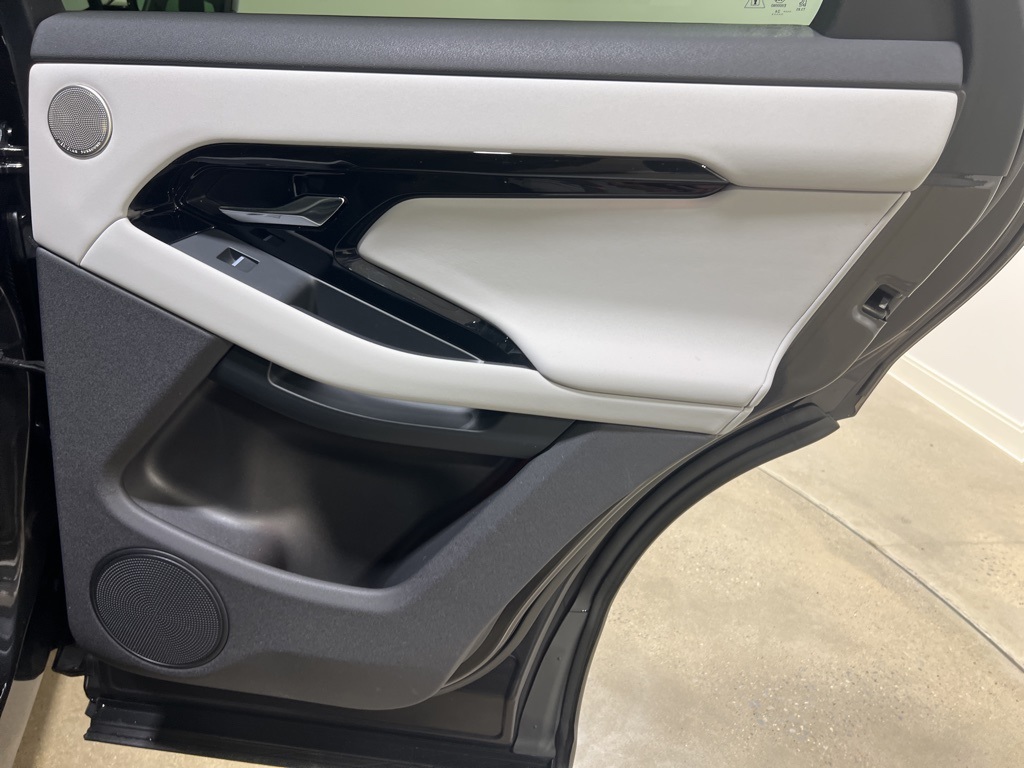 2025 Land Rover Range Rover Evoque Dynamic SE photo 22