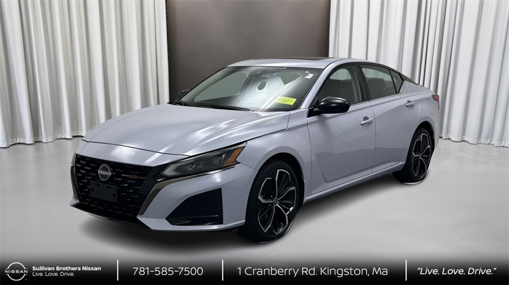 2023 Nissan Altima SR's photo