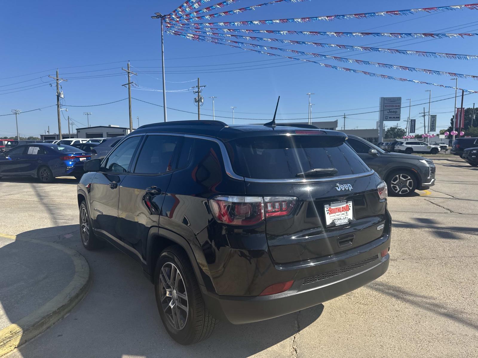 2020 Jeep Compass Latitude photo 3