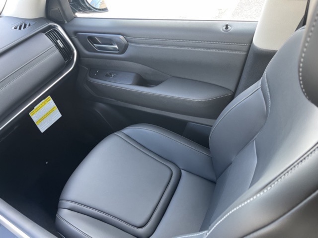 2025 Nissan Armada SV photo 16
