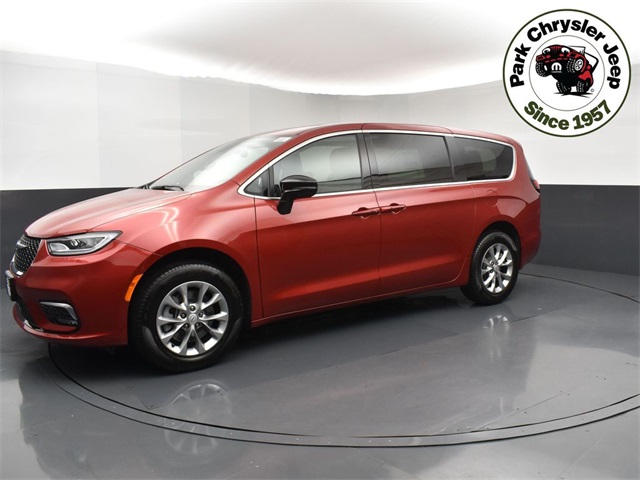 2026 Chrysler Pacifica photo 3