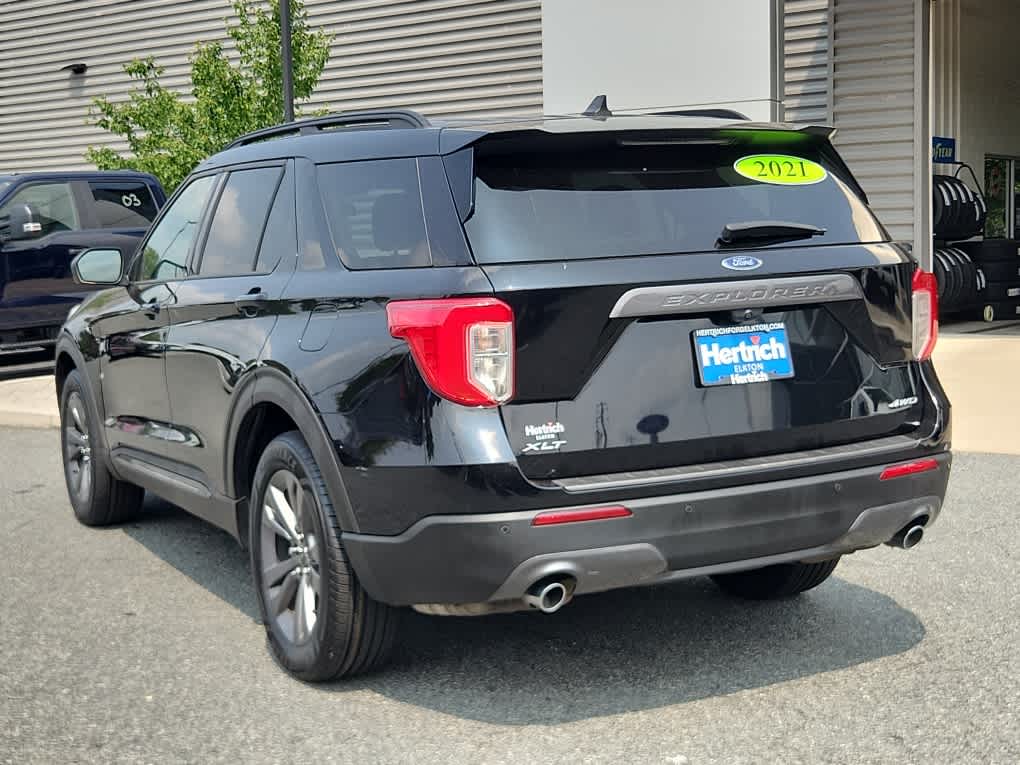 2021 Ford Explorer XLT photo 2