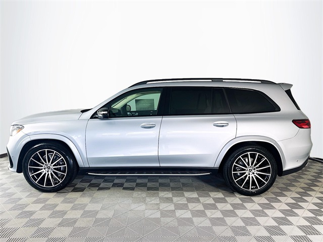 2026 Mercedes Benz GLS 450 4MATIC photo 2