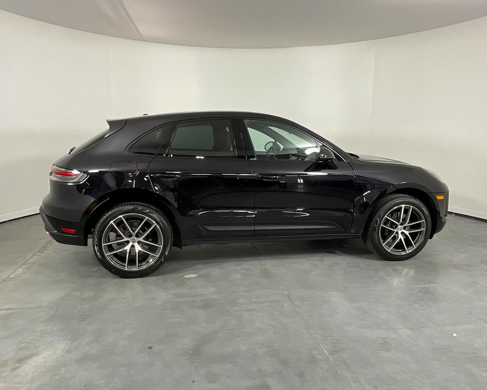 2024 Porsche Macan T photo 8