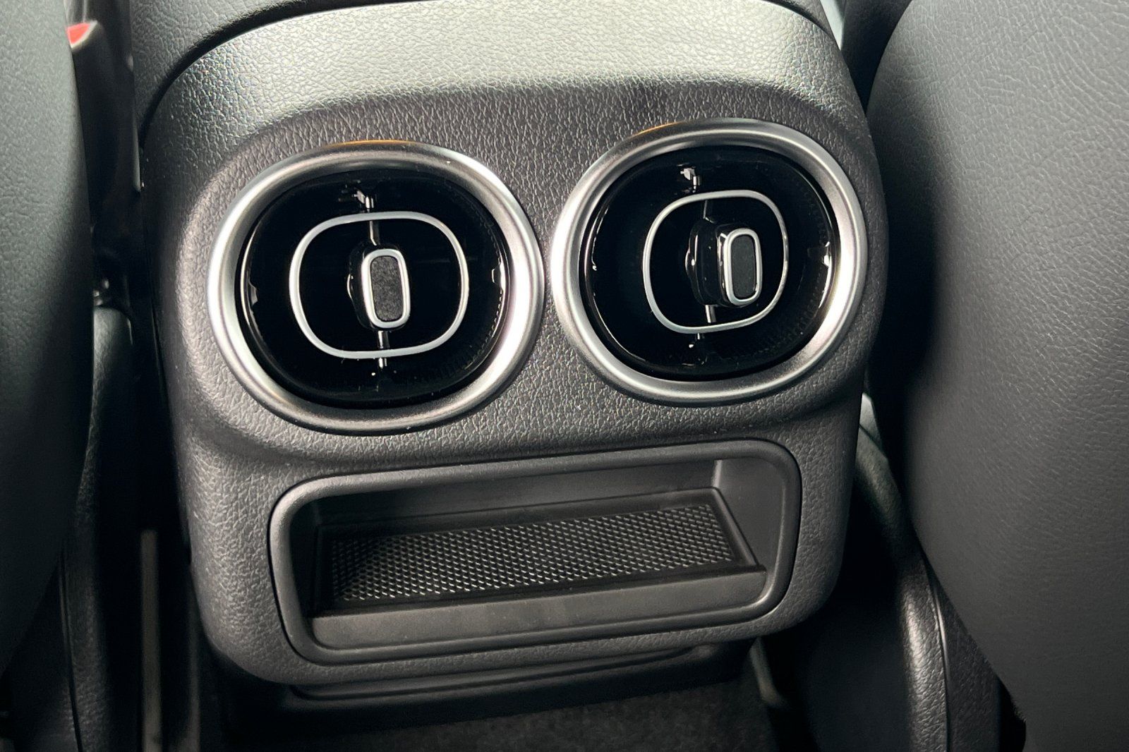 2025 Mercedes Benz GLC 300 photo 21