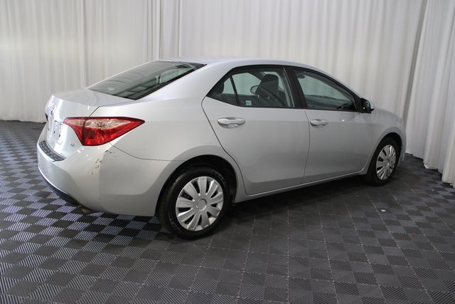 2019 Toyota Corolla LE photo 6
