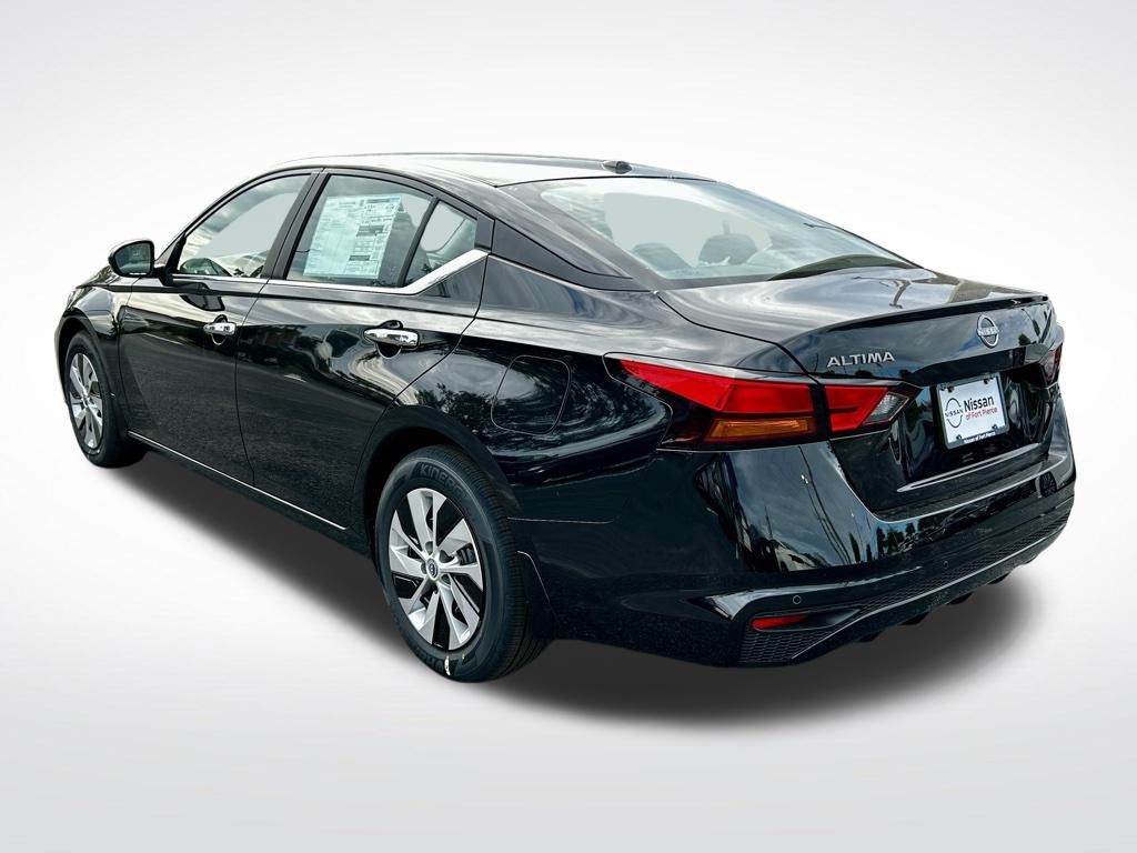 2025 Nissan Altima S photo 4