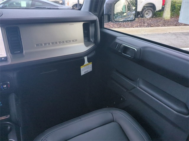 2025 Ford Bronco Outer Banks photo 16