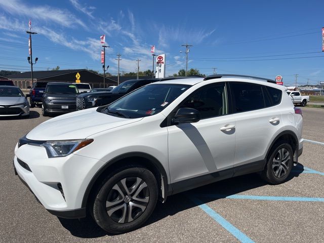 2017 Toyota RAV4 LE photo 8